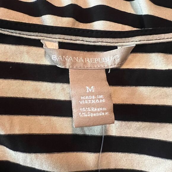 NWT! Banana republic v neck faux wrap top - Picture 3 of 8